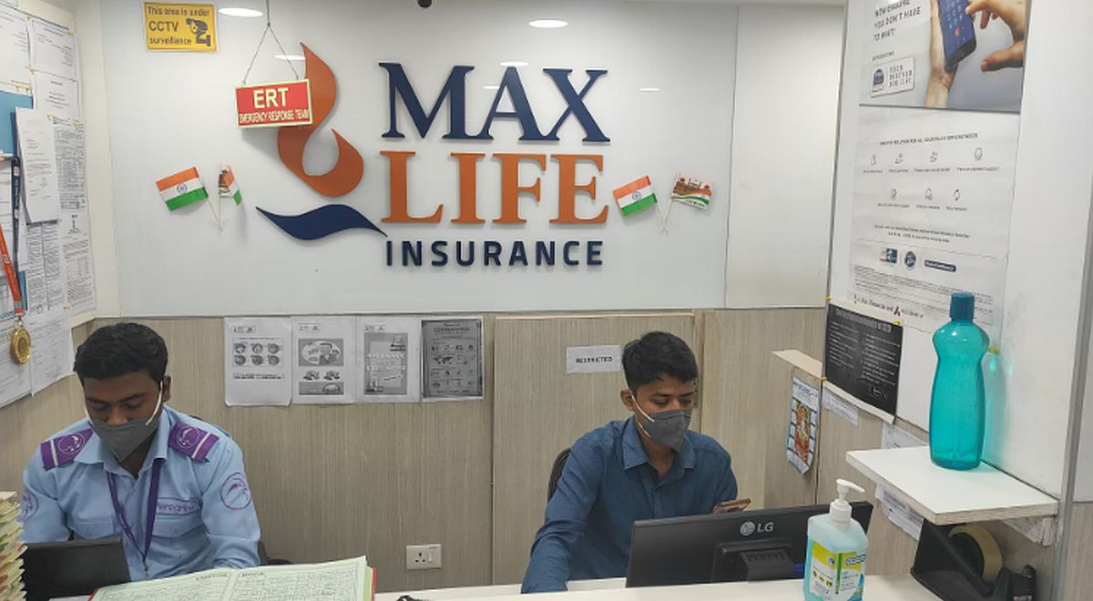 CCI Approves Axis Bank''s Max Life Insurance Acquisition