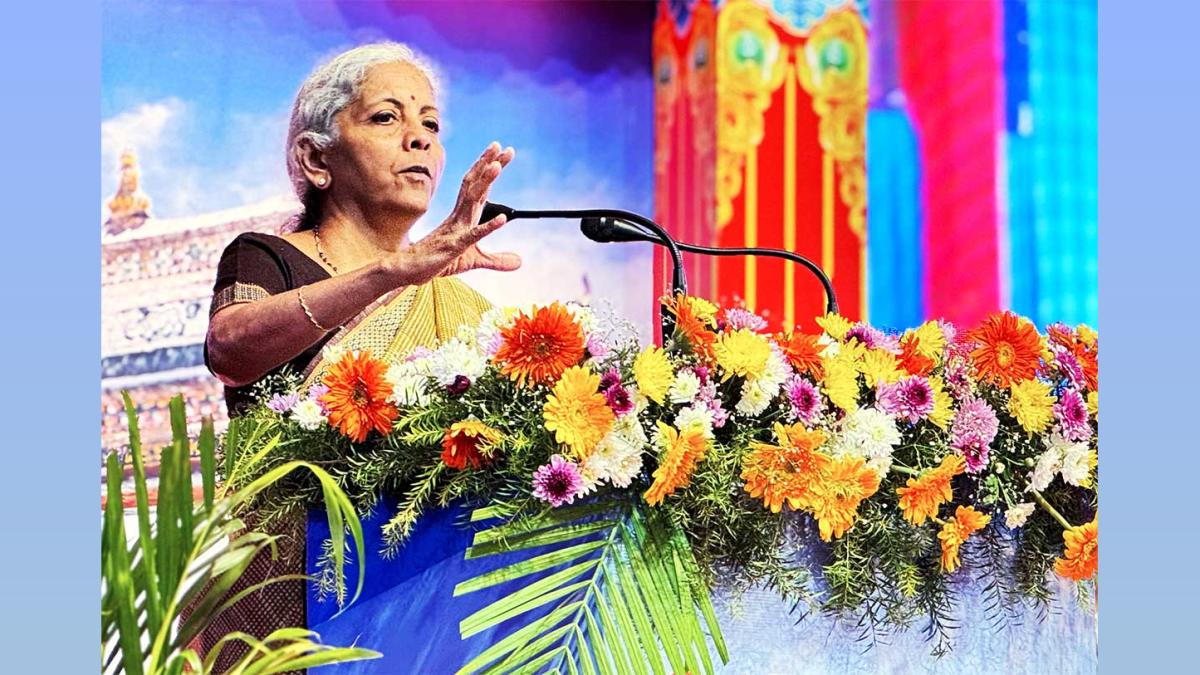 Finance Minister Urges No Politics in Public Finance