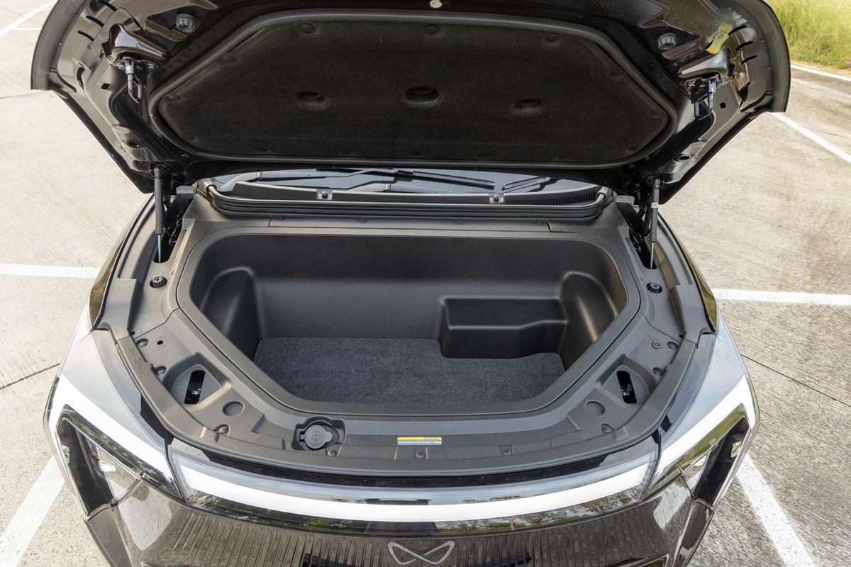 The Mahindra XEV 9s frunk