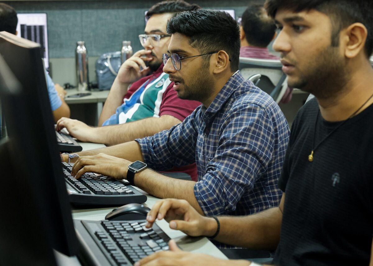 Markets slump over 1%; Sensex tanks 1,282 points