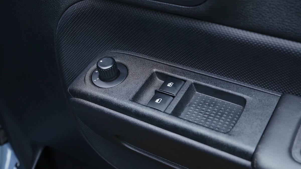 Power window buttons on the Thar 2025