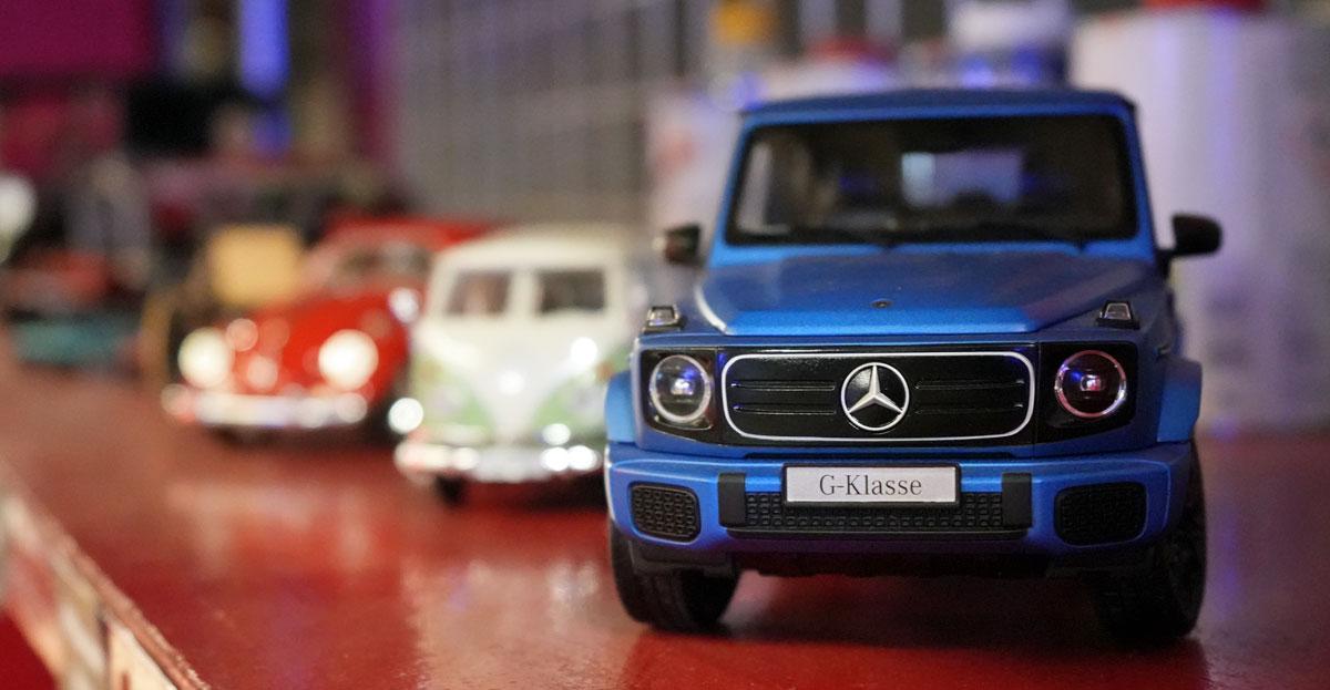 Enter a futuristic Virtual world while riding the simulator bike