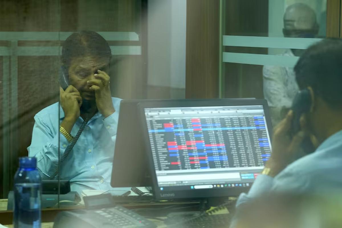 Sensex climbs 124 points; Nifty ends above 25K