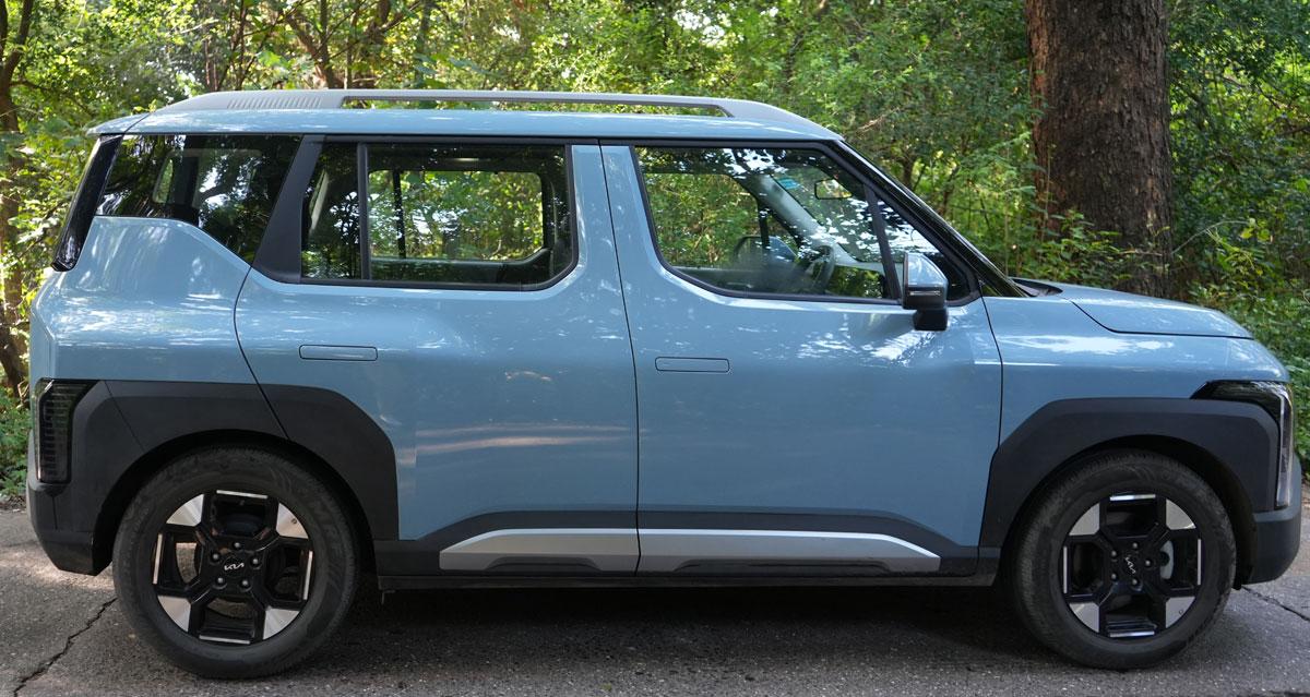 The Bold Syros Exterior