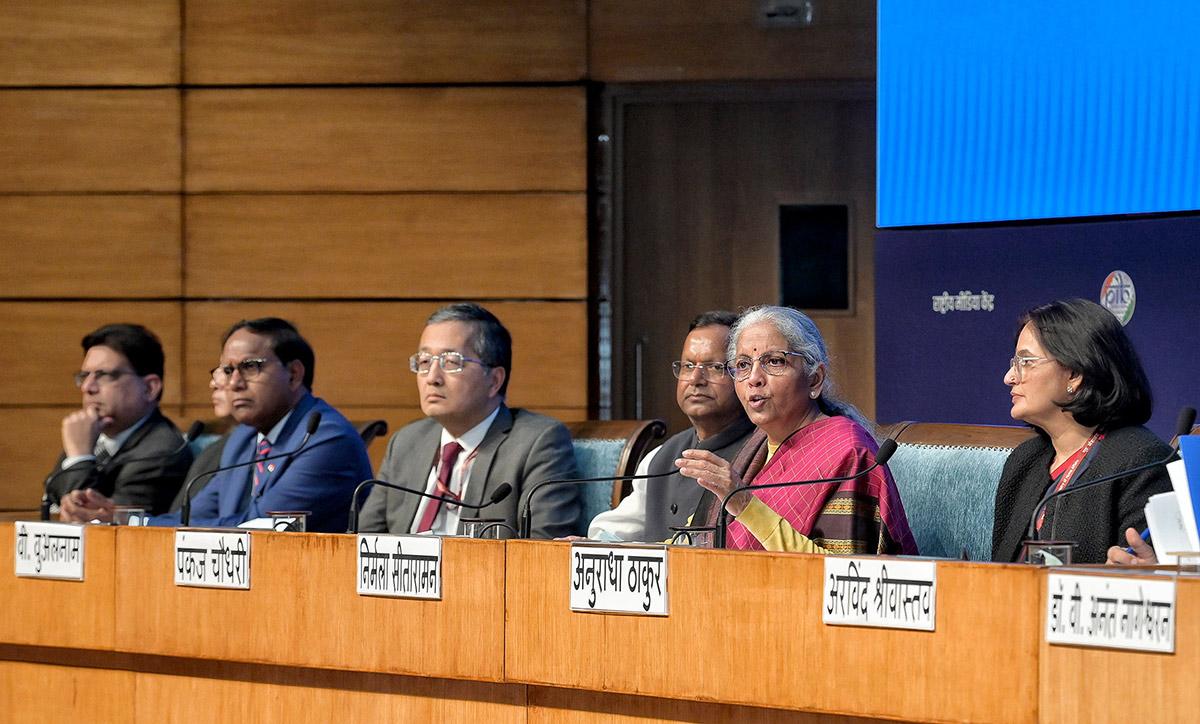 rediff.com - Asit Ranjan Mishra, Vikas Dhoot, Nivedita Mookerji, A K Bhattacharya - Nirmala Sitharaman: 'I Don't Want To Let Down The Economy...