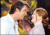 Pierce Brosnan and Julianne Moore in Laws of Attraction