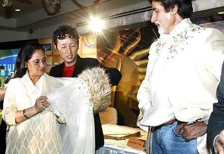 Jaya Bachchan and Amitabh Bachchan at a IFFA press conference in Singapore