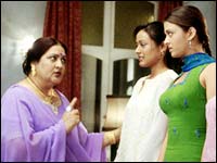 Nadira Babbar with Namrata and Aishwarya Rai