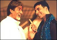 Amitabh Bachchan and Akshay Kumar in Waqt