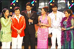 Supriya, Sachin, hosts Shabbir Ahluwalia and Sangita Ghosh and Manish, Poonam