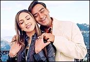 Esha Deol and Ajay Devgan in Main Aisa Hi Hoon