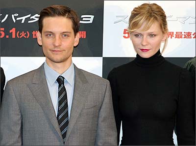 Tobey Maguire and Kirsten Dunst at the Spiderman premiere in Tokyo