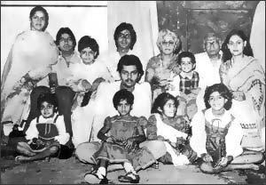 Romola, Ajitabh, Abhishek, Amitabh, Teji, Bhim, Bachchan, Jaya, Naina, Namrata, Abhijit Ranjan, Nilima and Shweta