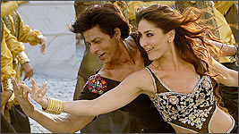 Shah Rukh Khan and Kareena Kapoor in a scene from Billu