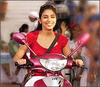 Asin in a scene from Ghajini