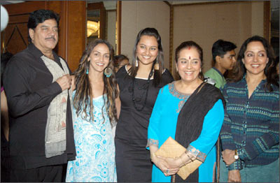 From left: Shatrughan, Esha Deo, Sonakshi, Poonam and Hema Malini