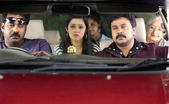 A scene from Aagathan