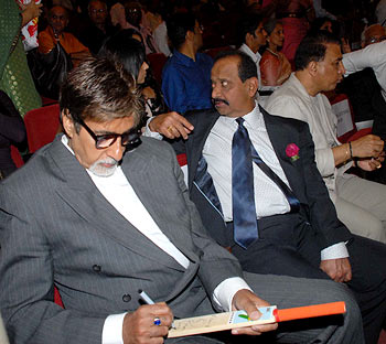 Amitabh Bachchan autographs a bat