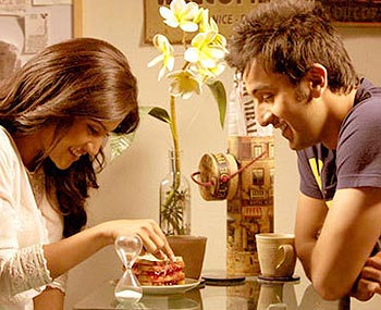 A still from Wake Up Sid where two behaviourally diverse protagonists who stay together end up falling in love