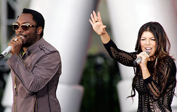 Will.i.am and Fergie of The Black Eyed Peas perform during the taping