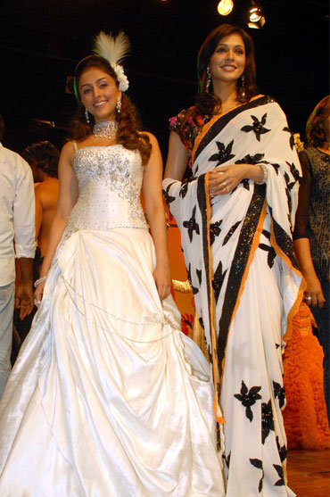 Aarti Chabbria and Isha Koppikar