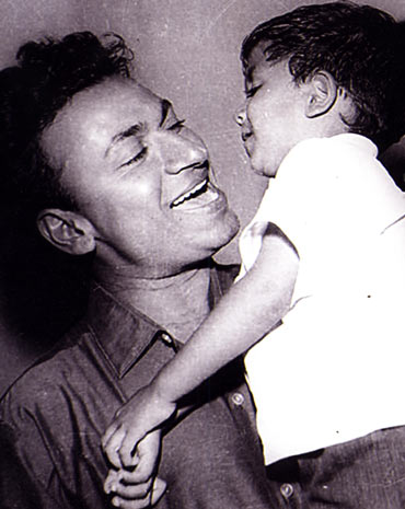 Rajkumar with Puneet as a child