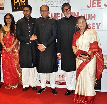 Sunita, Abhishek, Ashutosh, Amitabh and Jaya Bachchan