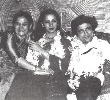 Shaukat Azmi with Shabana and Javed Akhtar on their wedding day