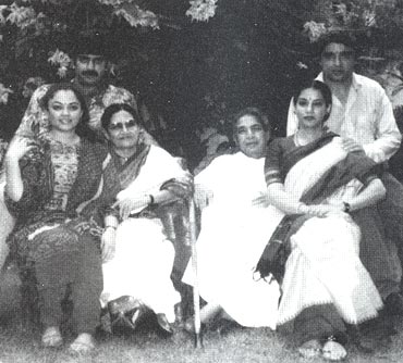 Baba Azmi, Tanvi, Shaukat Azmi, Kaifi Azmi, Shabana and Javed Akhtar