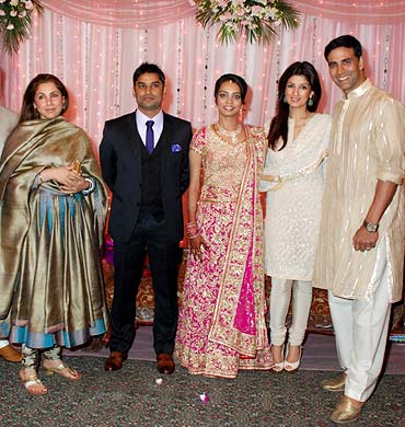 Dimple, Hemant Bhanadari, Rashi, Twinkle and Akshay Kumar