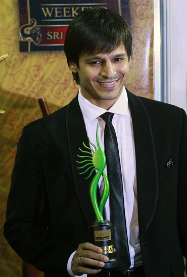 Vivek Oberoi celebrates after winning the Global Green award
