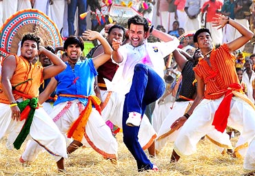 A scene from Pokkiri Raja