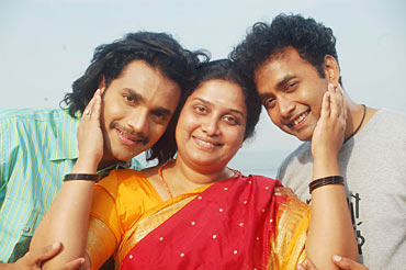 Murali, Tulasi and Sharan in Sihigaali