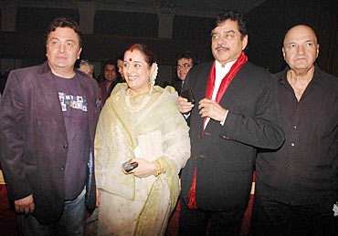 Rishi Kapoor, Shatrughan Sinha, Poonam Sinha and Prem Chopra