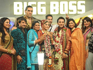 Aanchal Kumar (extreme right) with Bigg Boss contestants