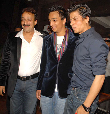 Baba Siddiqui, Zeeshan Siddiqui and Shah Rukh Khan