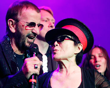 Ringo Starr and Yoko Ono sing Give Peace a Chance in Reykjavik, Iceland