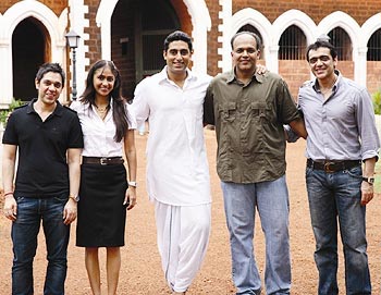 Gowairker poses with Abhishek and the KHJJS team