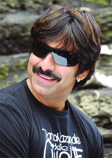 Buzz: Ravi Teja to make his debut in Bollywood with Maanadu remake