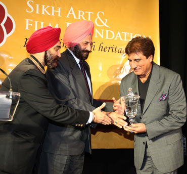 Raj Babbar (right) being honored by Tarlochan Singh MP and Tejinder Singh Bindra President Sikh Art and Film Festival