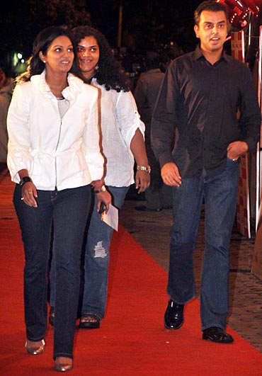Pooja Shetty Deora, Aarti Shetty and Milind Deora