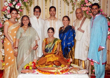 Aishwarya Rai, Jaya Bachchan, Amitabh Bachchan, Aditya Rai, Shrima, Vrinda, Krishnarajendra Rai and Abhishek Bachchan