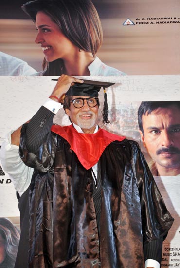 Amitabh Bachchan gets ready for convocation