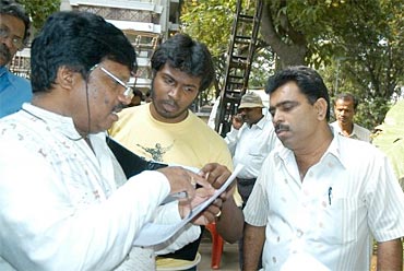 Pannaga assisting father Nagabharana on one of his films