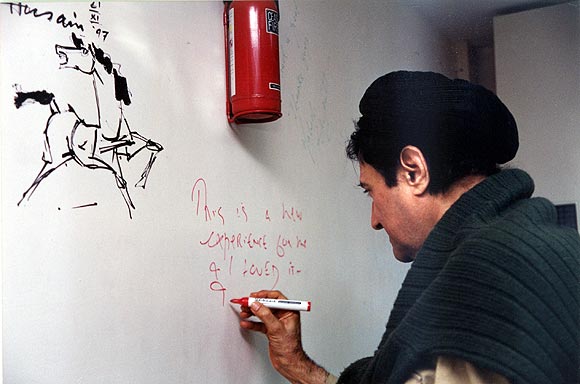 Dev Anand writes a message for Rediff fans. Above his message is M F Husain's message, when the painter had come for a Rediff Chat