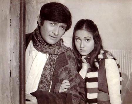 Dev Anand, Tina Munim in Des Pardes