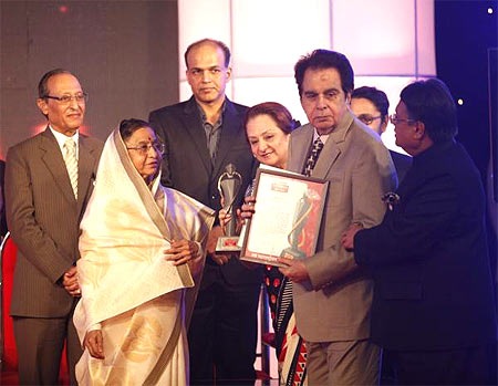 President Pratibha Patil, Ashutosh Gowariker, Saira Banu and Dilip Kumar