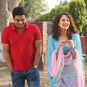 Madhavan and Kangna Ranaut in Tanu Weds Manu