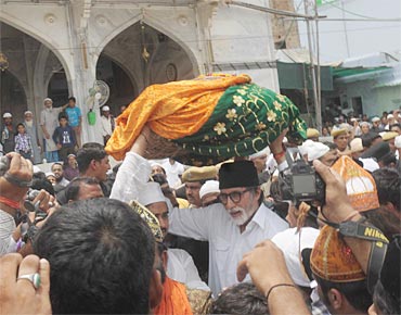 Amitabh Bachchan in Ajmer Sharif
