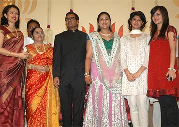 Bridal couple with Gowthami, her daughter Subbulakshmi, Kamal Haasan's daughter Akshara and guests